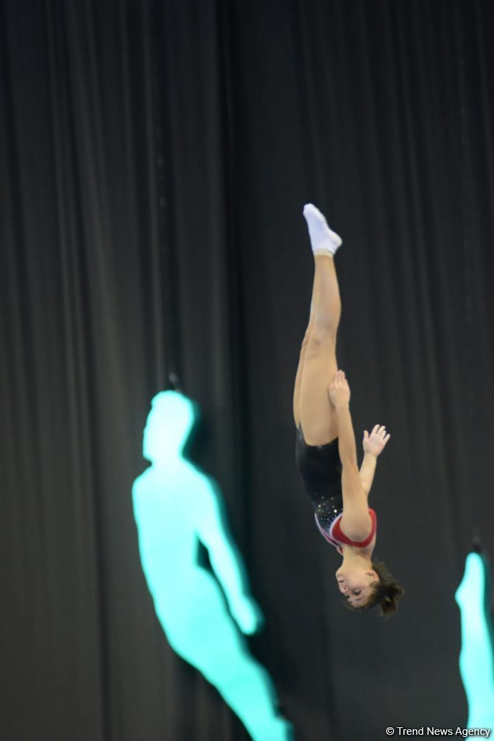 В Баку продолжаются соревнования Кубка мира по прыжкам на батуте (ФОТО)