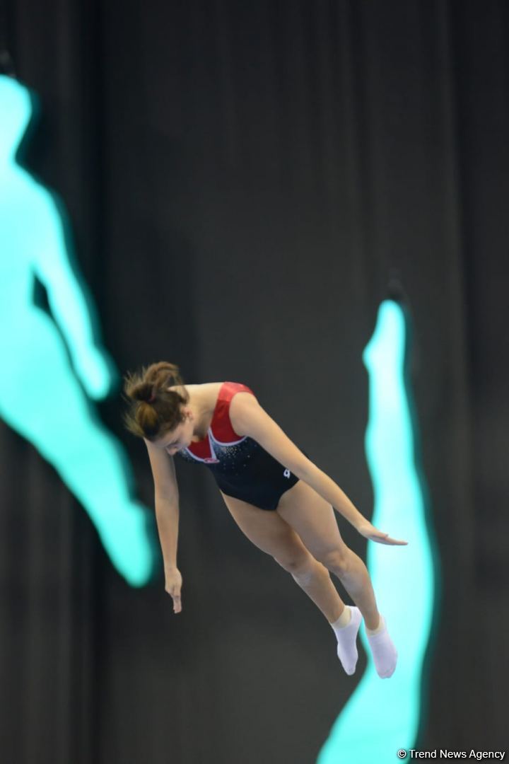 В Баку продолжаются соревнования Кубка мира по прыжкам на батуте (ФОТО)