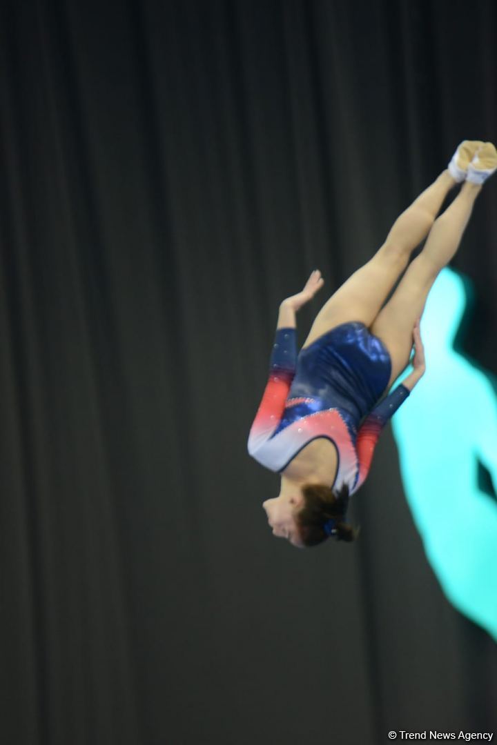 В Баку продолжаются соревнования Кубка мира по прыжкам на батуте (ФОТО)