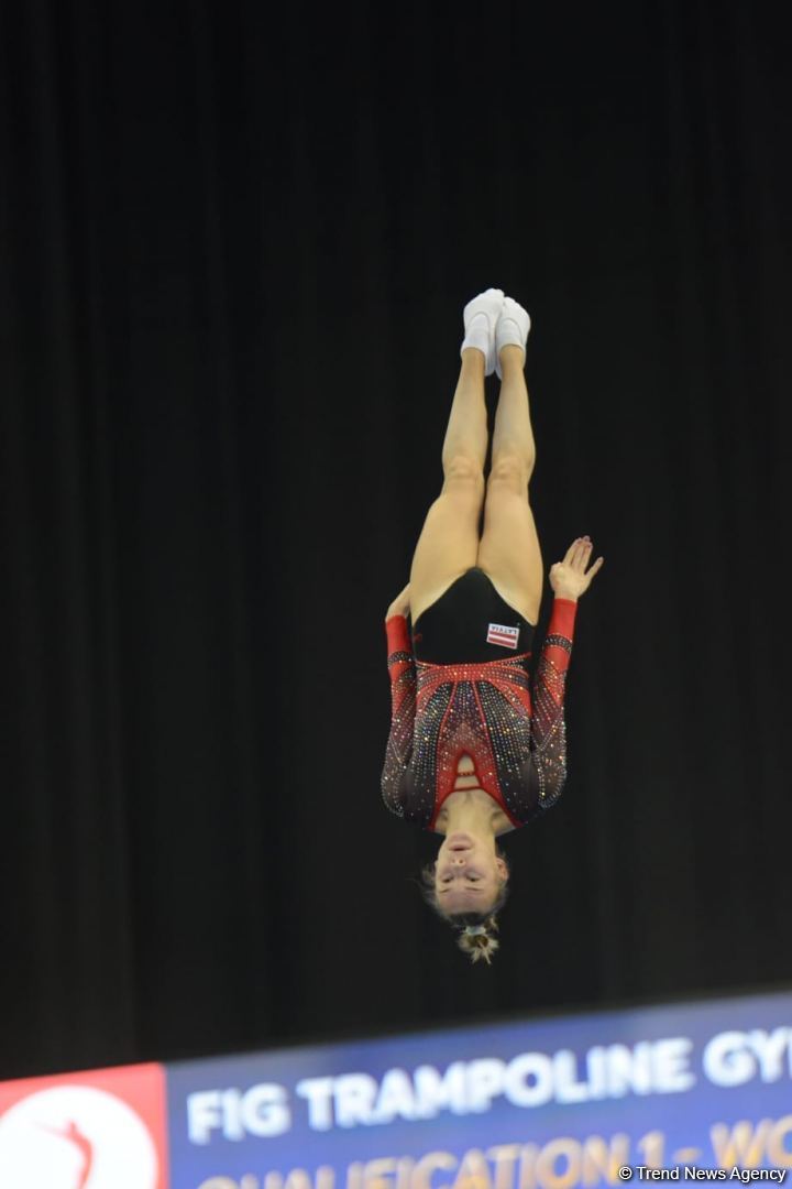 В Баку продолжаются соревнования Кубка мира по прыжкам на батуте (ФОТО)