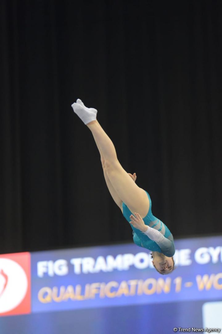 В Баку продолжаются соревнования Кубка мира по прыжкам на батуте (ФОТО)