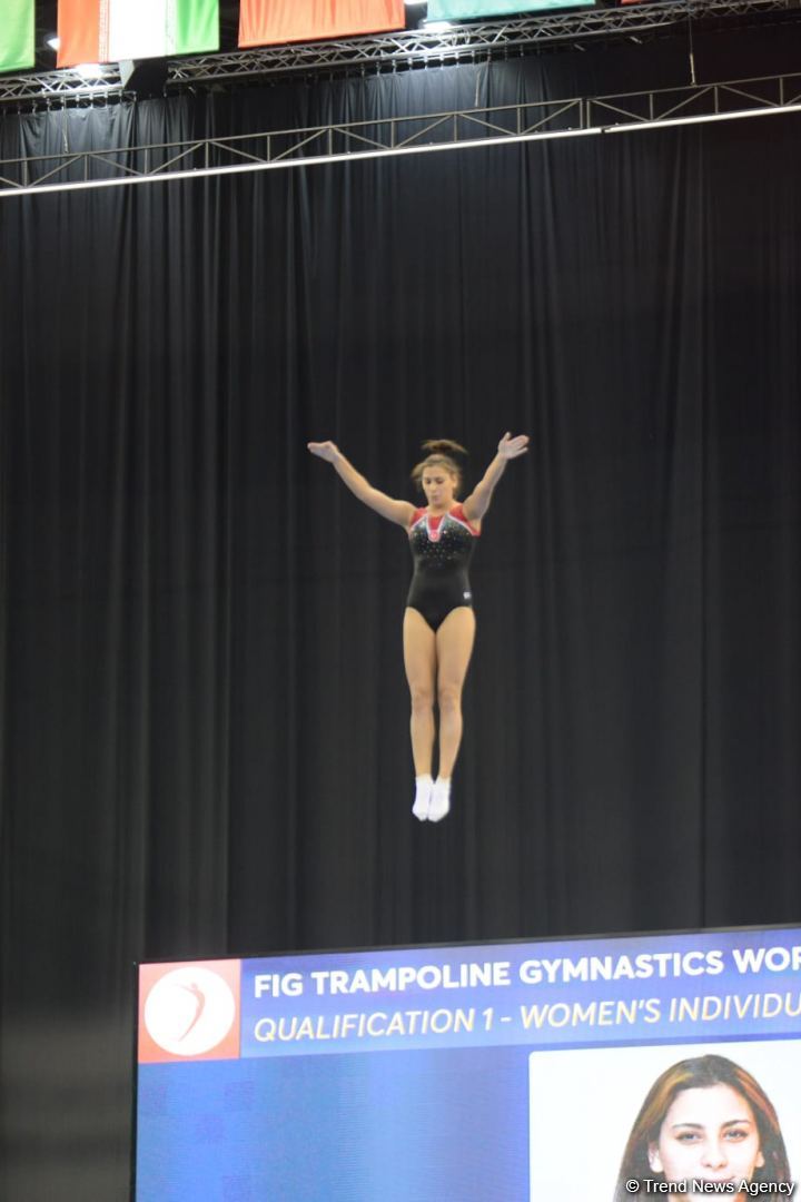 В Баку продолжаются соревнования Кубка мира по прыжкам на батуте (ФОТО)