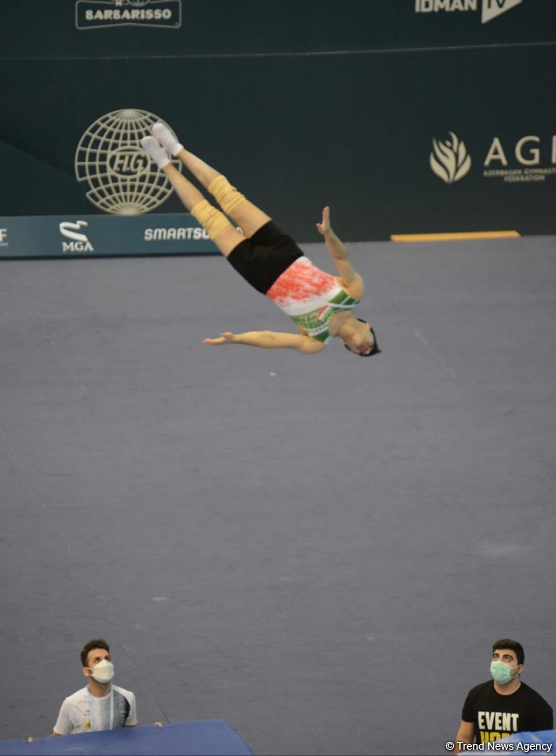 В Баку стартовал первый день соревнований Кубка мира по прыжкам на батуте (ФОТО)