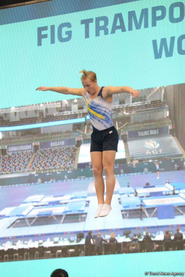 В Баку стартовал первый день соревнований Кубка мира по прыжкам на батуте (ФОТО)