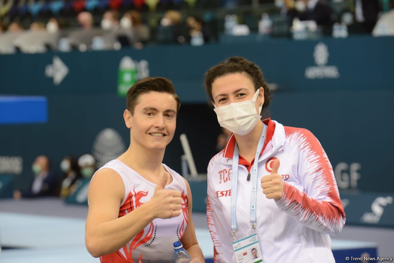 В Баку стартовал первый день соревнований Кубка мира по прыжкам на батуте (ФОТО)