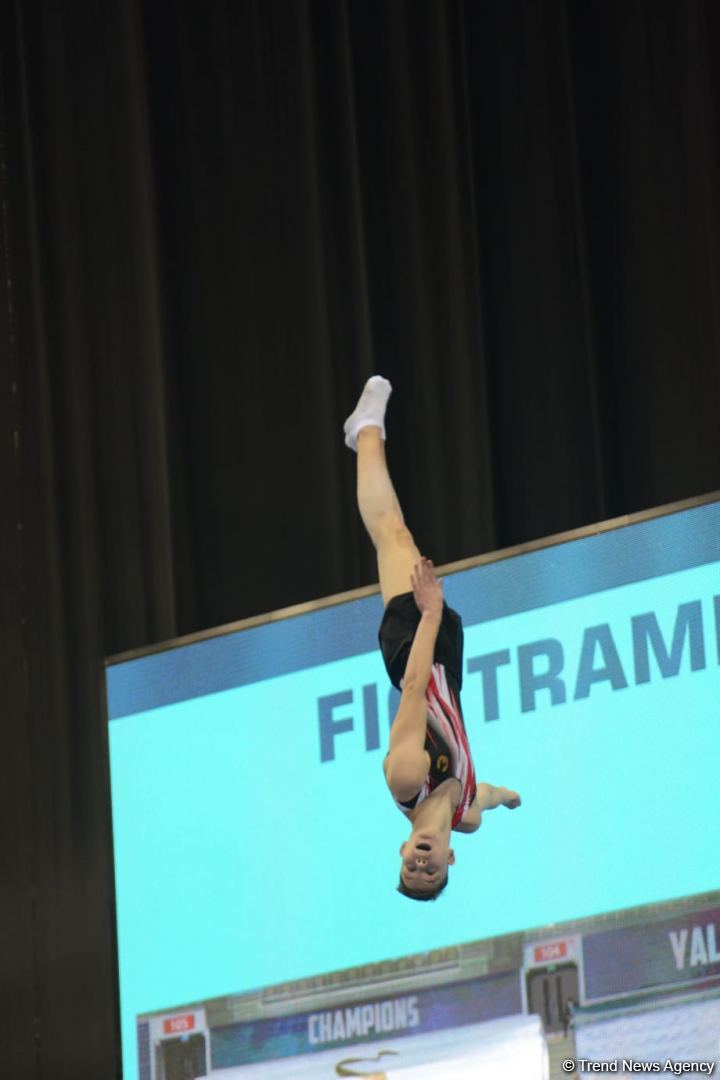 В Баку стартовал первый день соревнований Кубка мира по прыжкам на батуте (ФОТО)