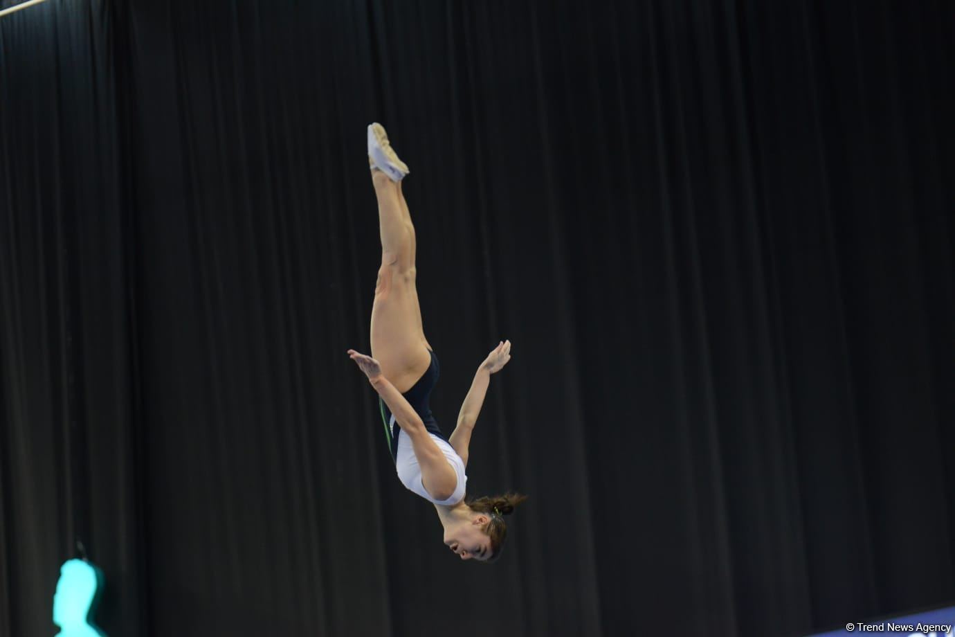 Азербайджанская гимнастка Сельджан Магсудова вышла в финал Кубка мира по прыжкам на батуте в Баку (ФОТО)
