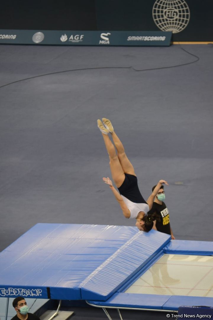 Азербайджанская гимнастка Сельджан Магсудова вышла в финал Кубка мира по прыжкам на батуте в Баку (ФОТО)