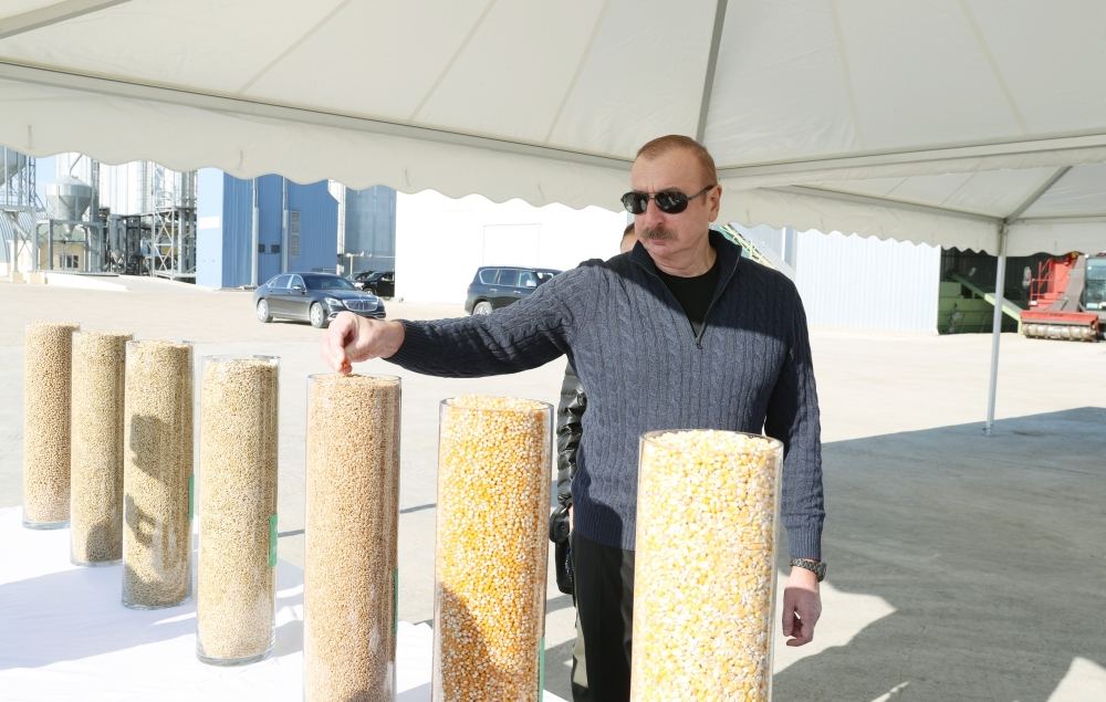 Президент Ильхам Алиев и Первая леди Мехрибан Алиева ознакомились с условиями, созданными в Агджабединском зерновом агропарке (ФОТО/ВИДЕО)