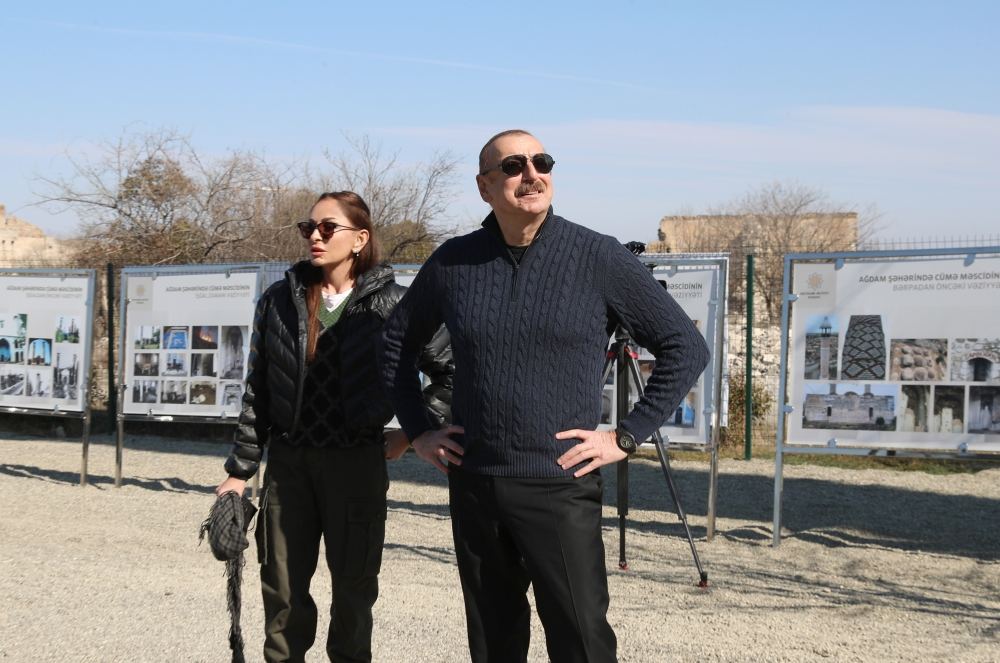 Президент Ильхам Алиев и Первая леди Мехрибан Алиева ознакомились с ходом реставрационных работ в Агдамской Джума-мечети (ФОТО/ВИДЕО)