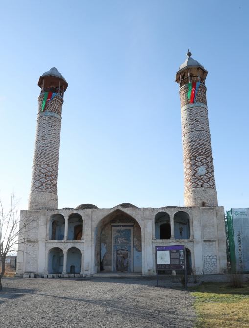 Президент Ильхам Алиев и Первая леди Мехрибан Алиева ознакомились с ходом реставрационных работ в Агдамской Джума-мечети (ФОТО/ВИДЕО)