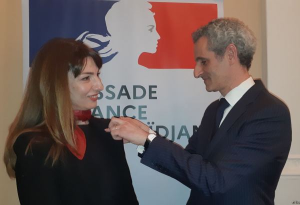 В Баку состоялось торжественное вручение Ширин Меликовой Ордена искусств и литературы Франции (ФОТО)