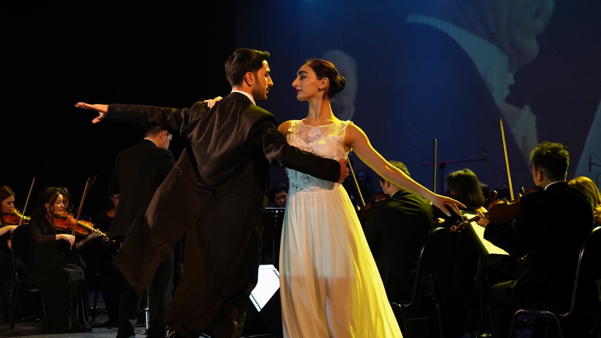 В Баку представлены шедевры мировой киномузыки в театрализованных композициях (ВИДЕО, ФОТО)