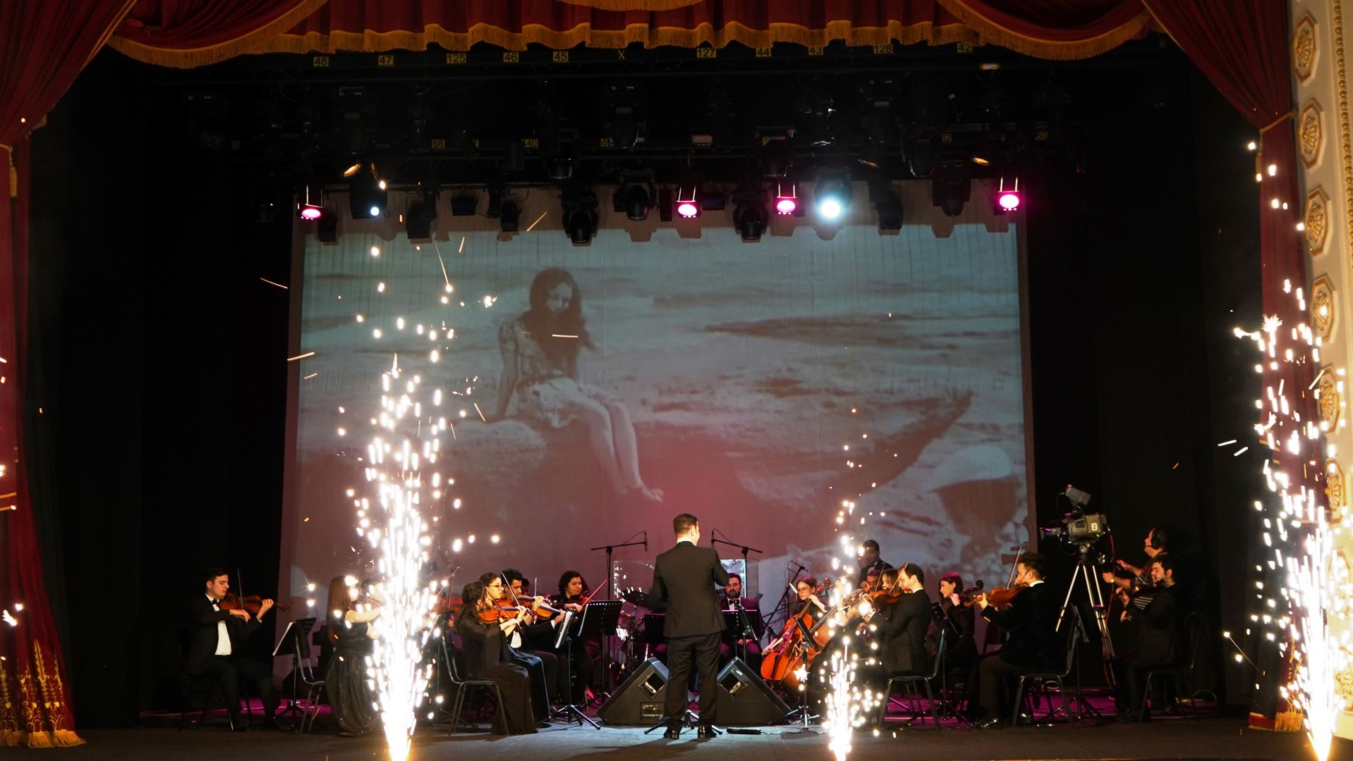 В Баку представлены шедевры мировой киномузыки в театрализованных композициях (ВИДЕО, ФОТО)