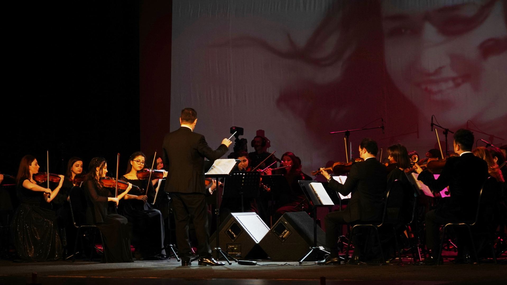 В Баку представлены шедевры мировой киномузыки в театрализованных композициях (ВИДЕО, ФОТО)