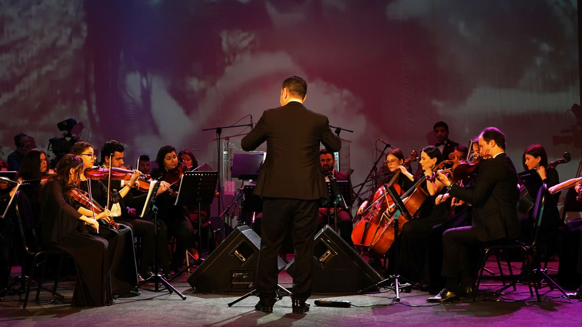 В Баку представлены шедевры мировой киномузыки в театрализованных композициях (ВИДЕО, ФОТО)