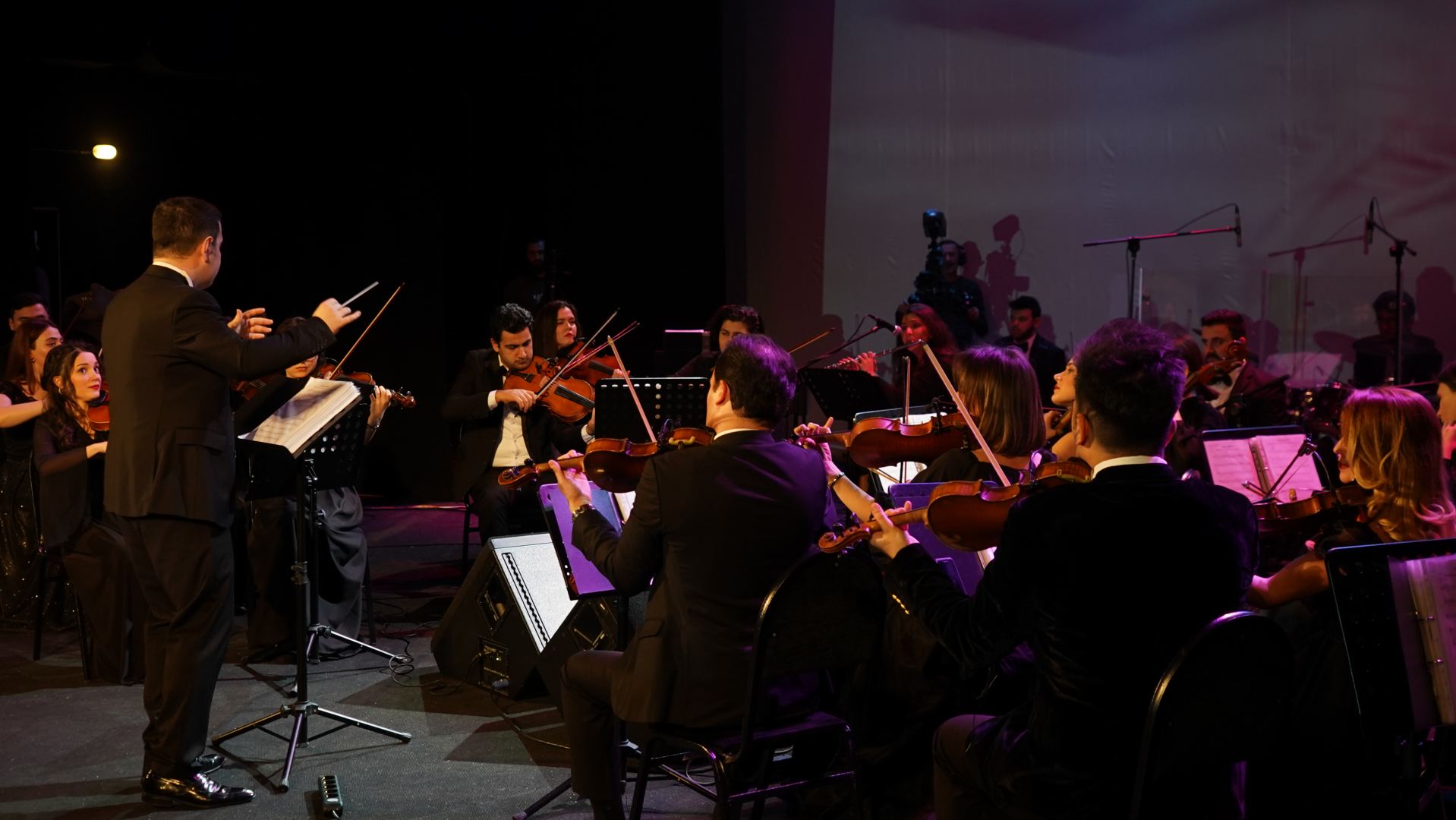 В Баку представлены шедевры мировой киномузыки в театрализованных композициях (ВИДЕО, ФОТО)