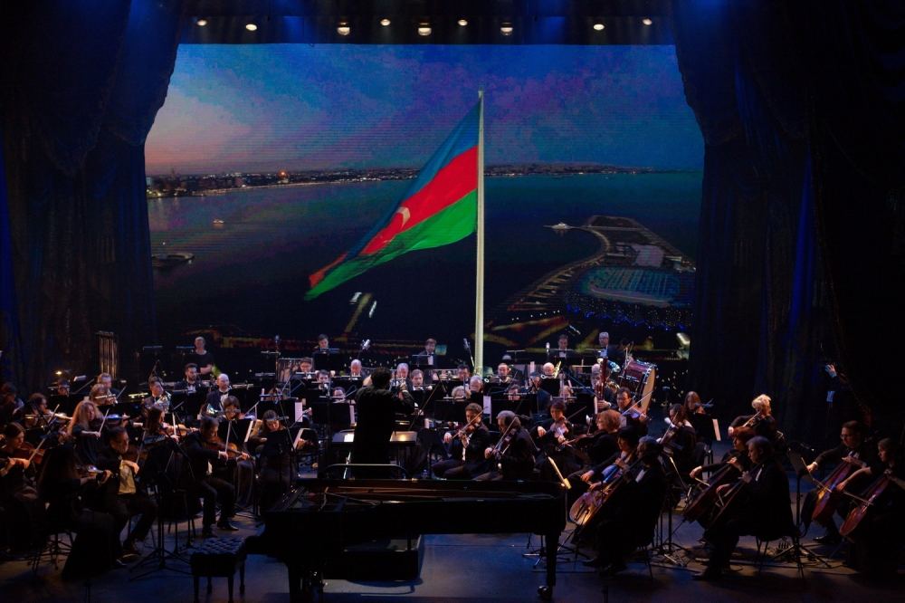 Вице-президент Фонда Гейдара Алиева присутствовала на гала-концерте «Музыкальные звезды Азербайджана на московской сцене» в Москве (ФОТО)