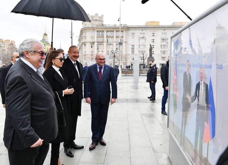 Президент Ильхам Алиев и Первая леди Мехрибан Алиева посетили в ТАСС выставку о сотрудничестве Азербайджана и России (ФОТО/ВИДЕО)