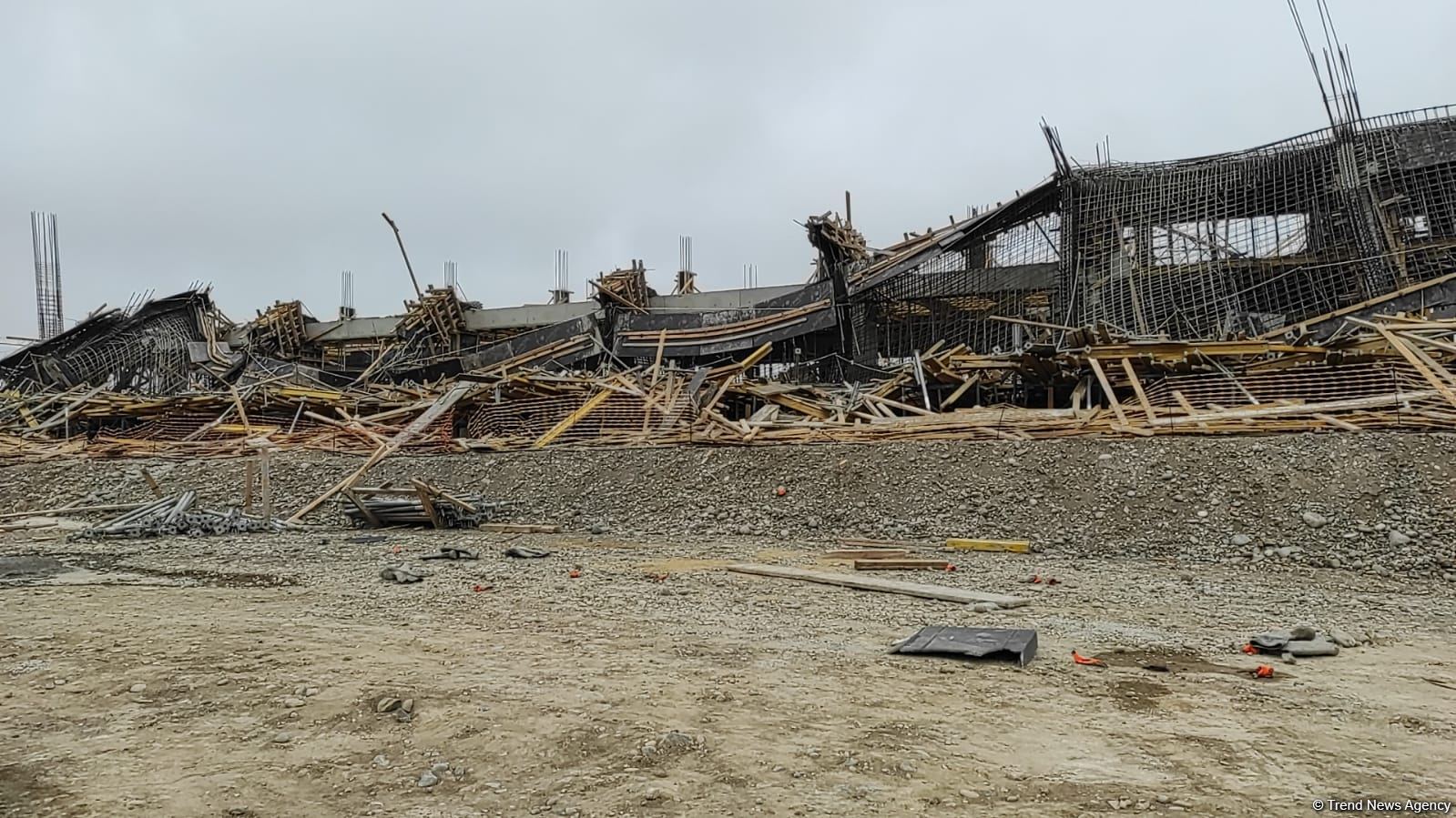 В Баку обрушилось строящееся здание, есть пострадавшие - Генпрокуратура (ФОТО/ВИДЕО)