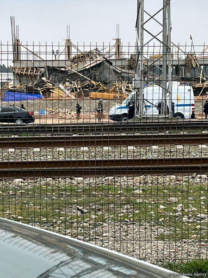 В Баку обрушилось строящееся здание, есть пострадавшие - Генпрокуратура (ФОТО/ВИДЕО)