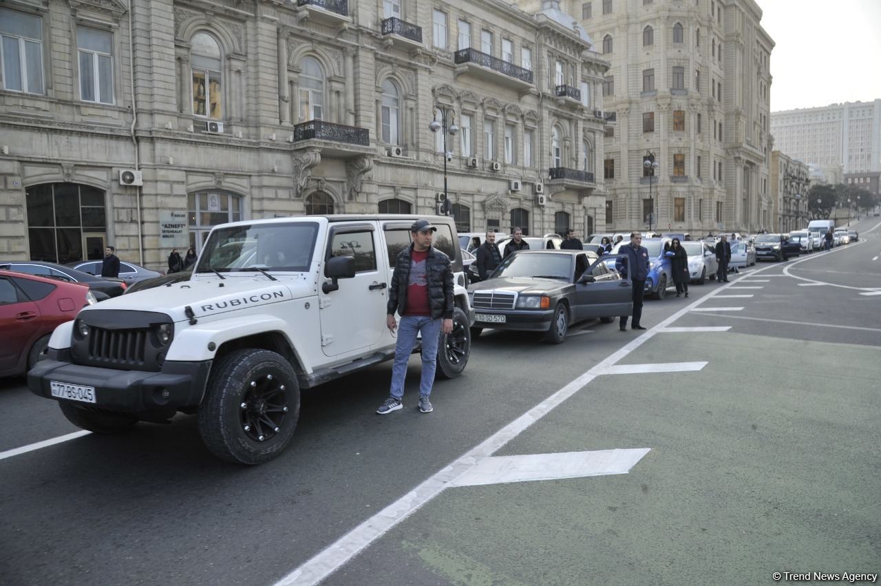 В Азербайджане минутой молчания почтили память жертв Ходжалинского геноцида (ФОТО)