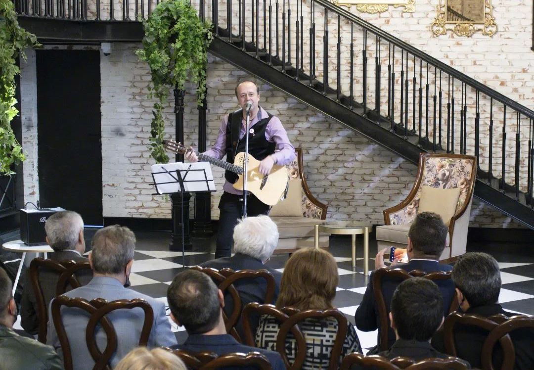 В Баку отметили румынский праздник Мэрцишор (ФОТО)