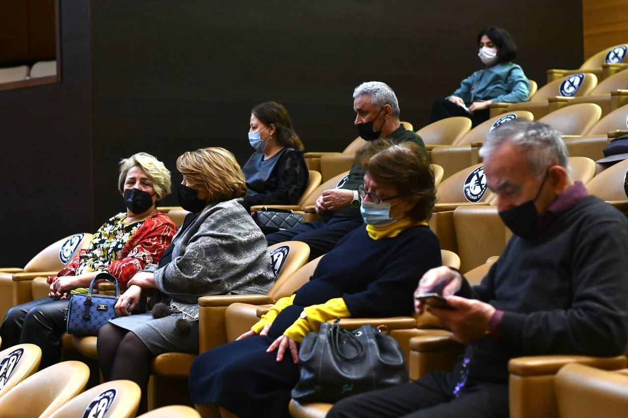 Двуглавый орел в Баку, или Пожар в Берлине (ФОТО)