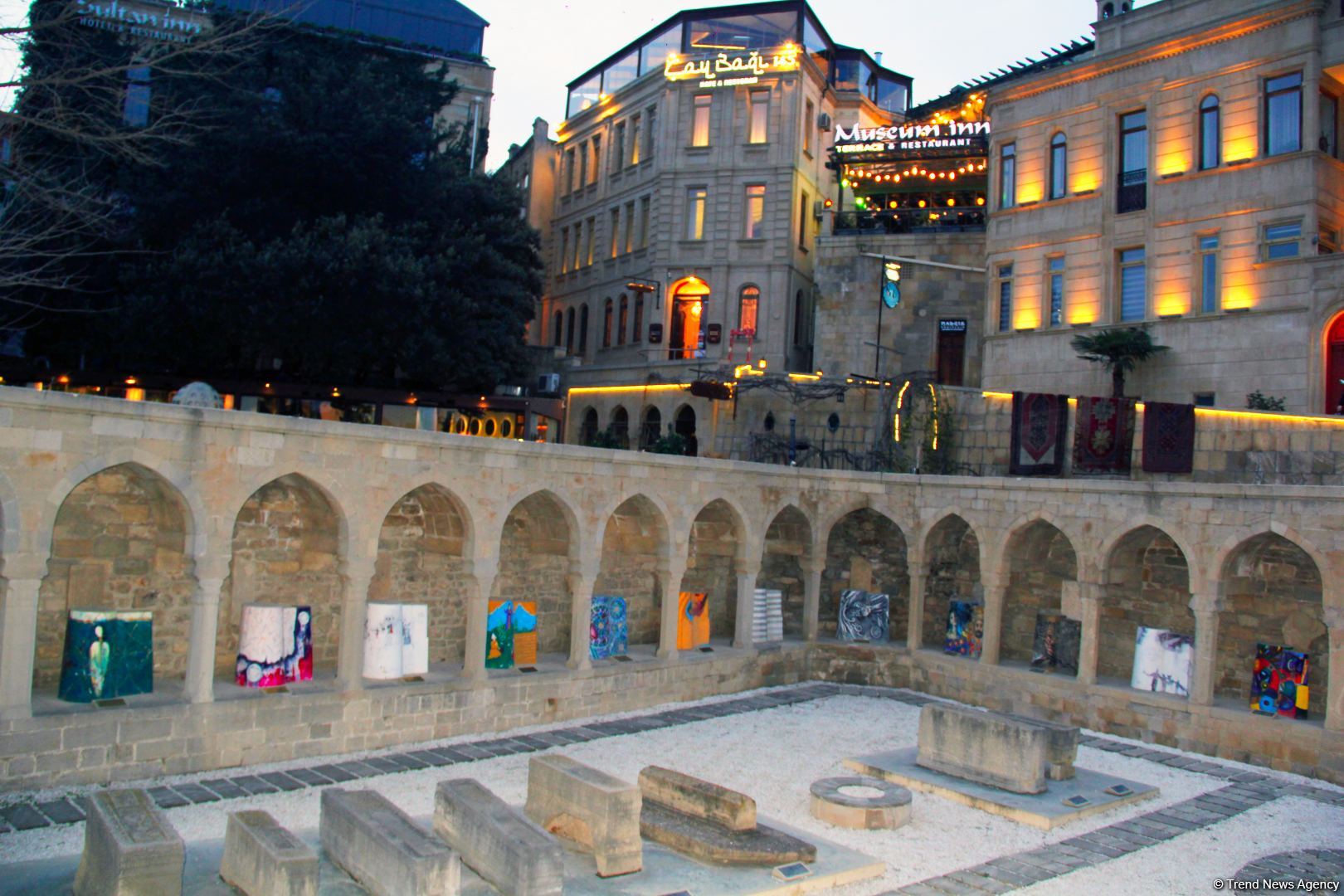 Ичери шехер в начале весны – прогулка перед закатом (ФОТО)