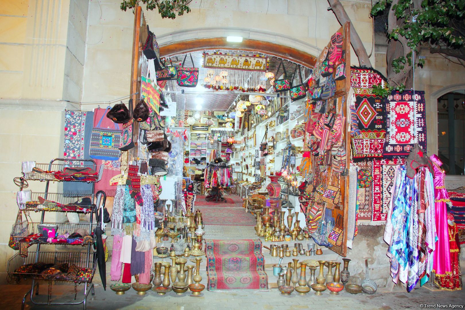 Ичери шехер в начале весны – прогулка перед закатом (ФОТО)