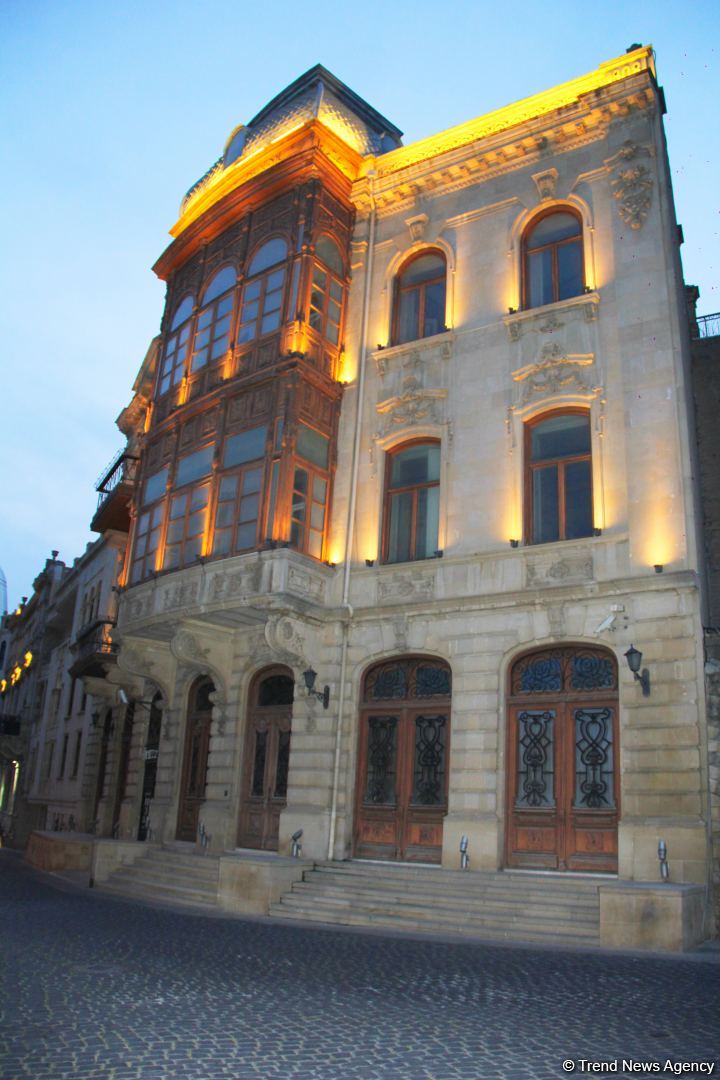 Ичери шехер в начале весны – прогулка перед закатом (ФОТО)