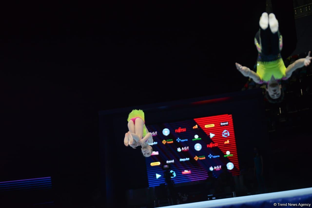 В Баку стартовал первый день Всемирных соревнований среди возрастных групп по акробатической гимнастике (ФОТО)