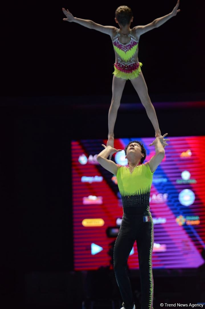 В Баку стартовал первый день Всемирных соревнований среди возрастных групп по акробатической гимнастике (ФОТО)