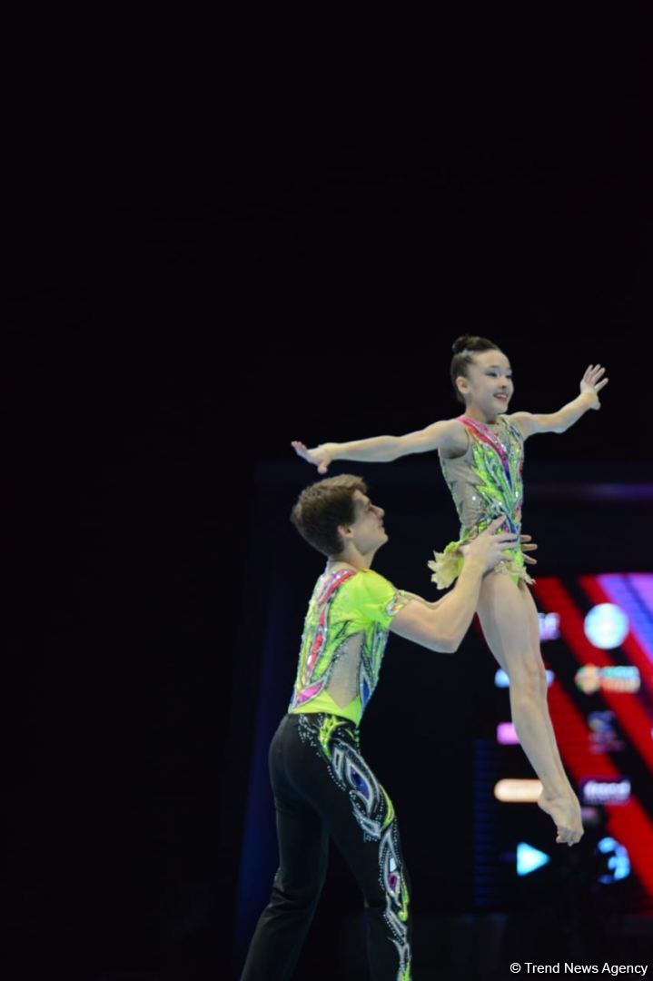 В Баку стартовал первый день Всемирных соревнований среди возрастных групп по акробатической гимнастике (ФОТО)