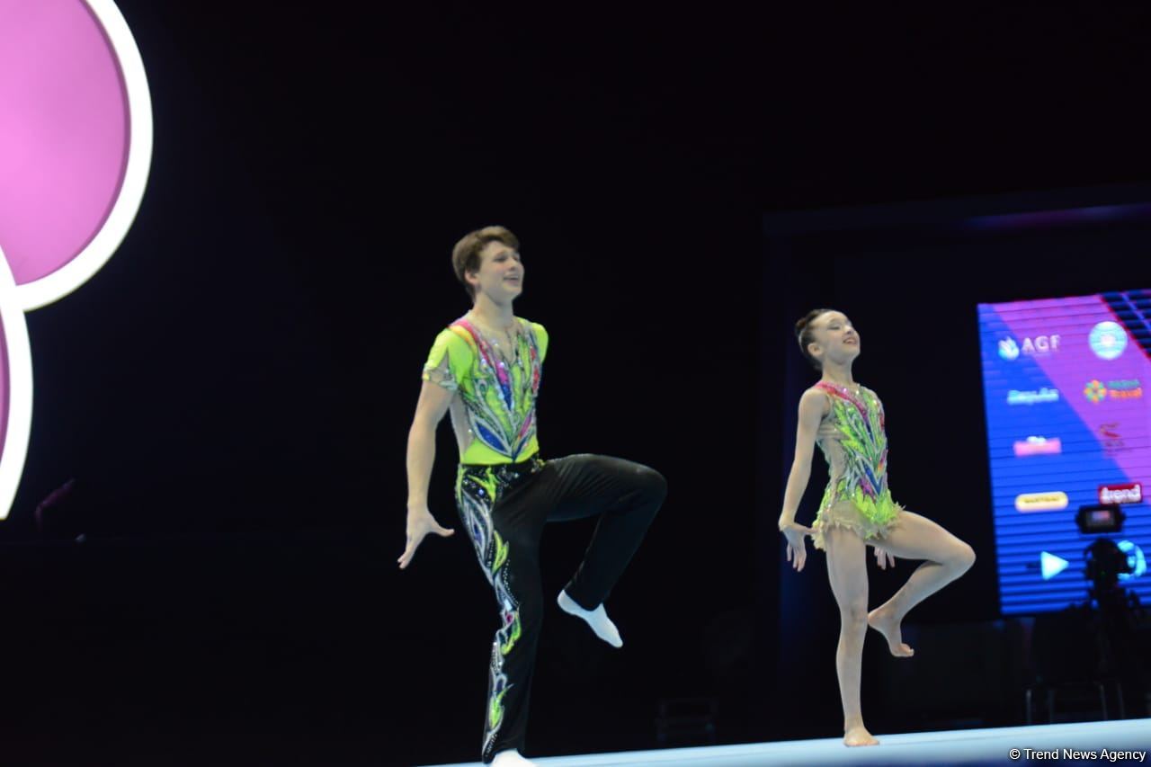 В Баку стартовал первый день Всемирных соревнований среди возрастных групп по акробатической гимнастике (ФОТО)