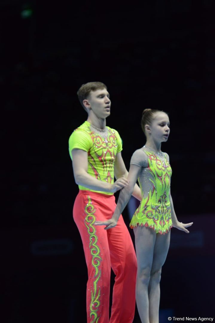 В Баку стартовал первый день Всемирных соревнований среди возрастных групп по акробатической гимнастике (ФОТО)