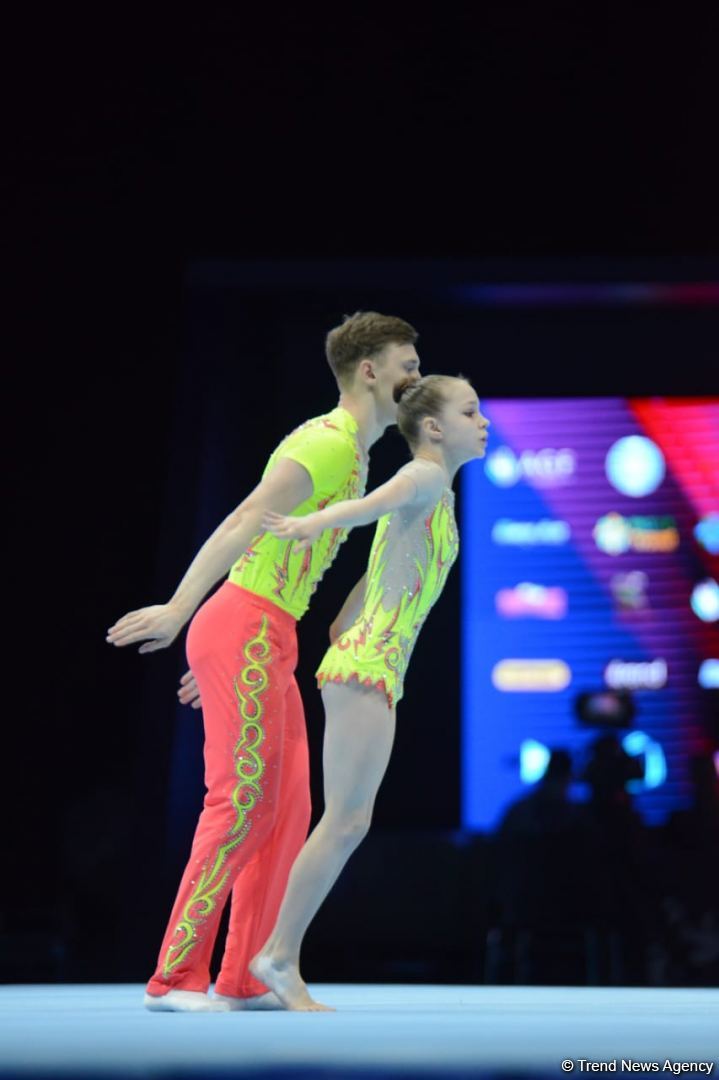 В Баку стартовал первый день Всемирных соревнований среди возрастных групп по акробатической гимнастике (ФОТО)