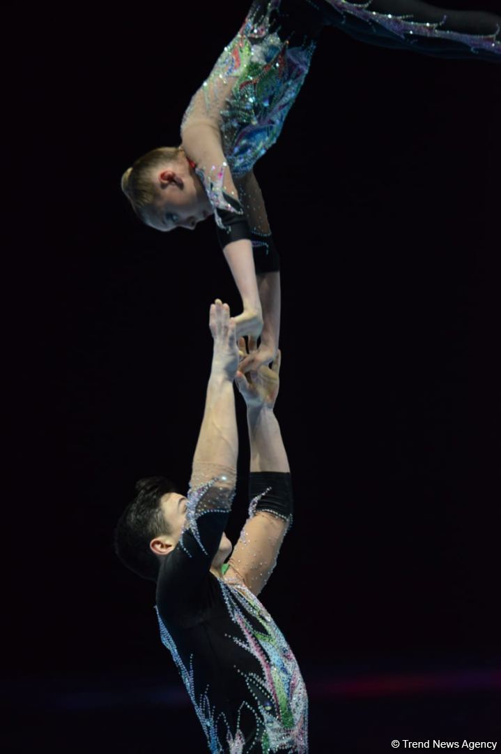 В Баку стартовал первый день Всемирных соревнований среди возрастных групп по акробатической гимнастике (ФОТО)