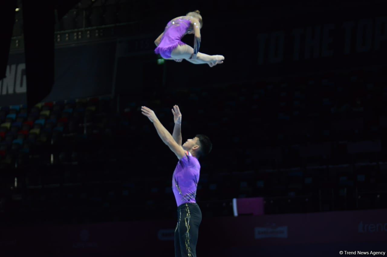 В Баку стартовал первый день Всемирных соревнований среди возрастных групп по акробатической гимнастике (ФОТО)