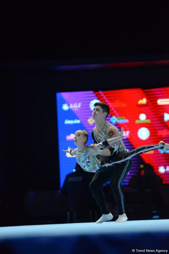 В Баку стартовал первый день Всемирных соревнований среди возрастных групп по акробатической гимнастике (ФОТО)