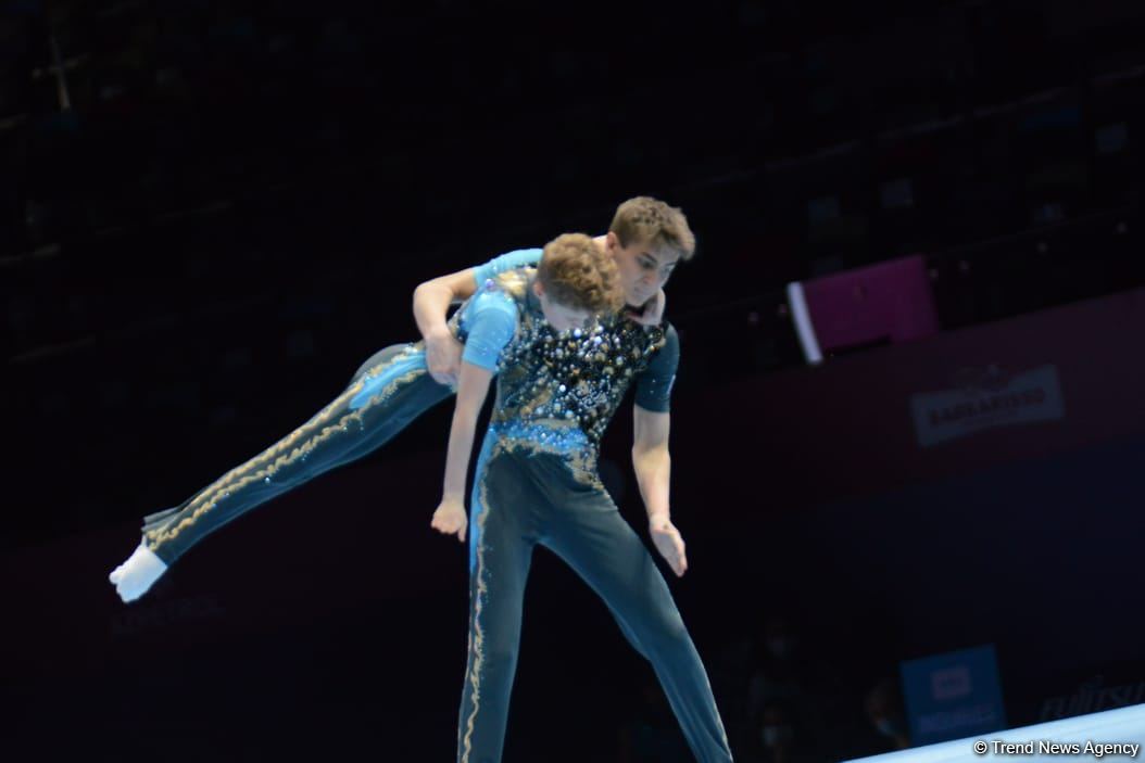 В Баку стартовал первый день Всемирных соревнований среди возрастных групп по акробатической гимнастике (ФОТО)