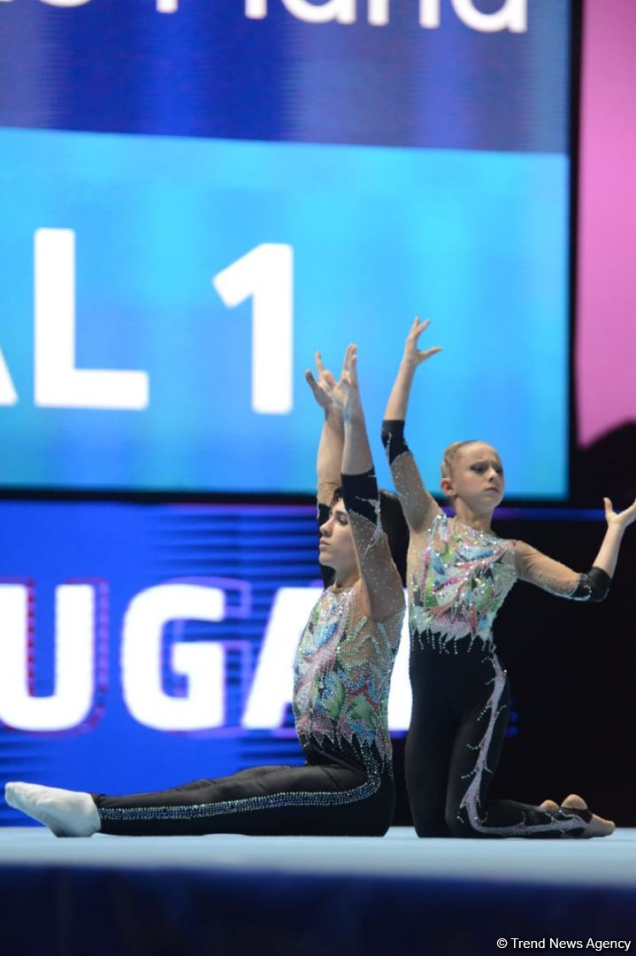 В Баку стартовал первый день Всемирных соревнований среди возрастных групп по акробатической гимнастике (ФОТО)