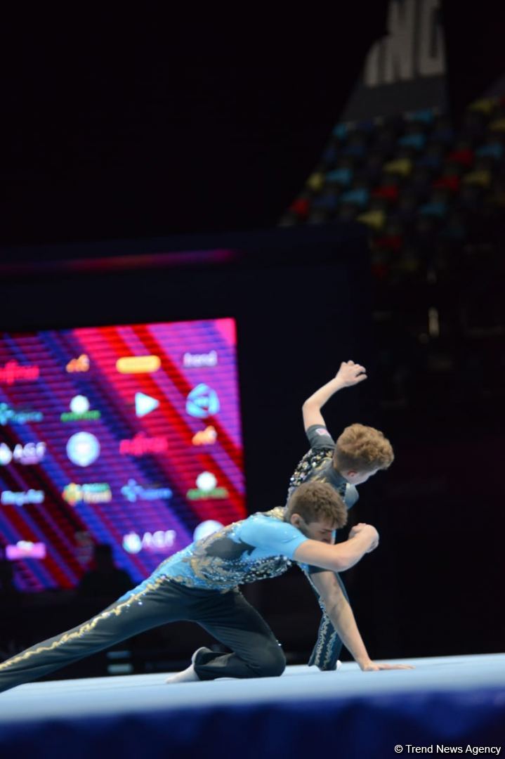 В Баку стартовал первый день Всемирных соревнований среди возрастных групп по акробатической гимнастике (ФОТО)