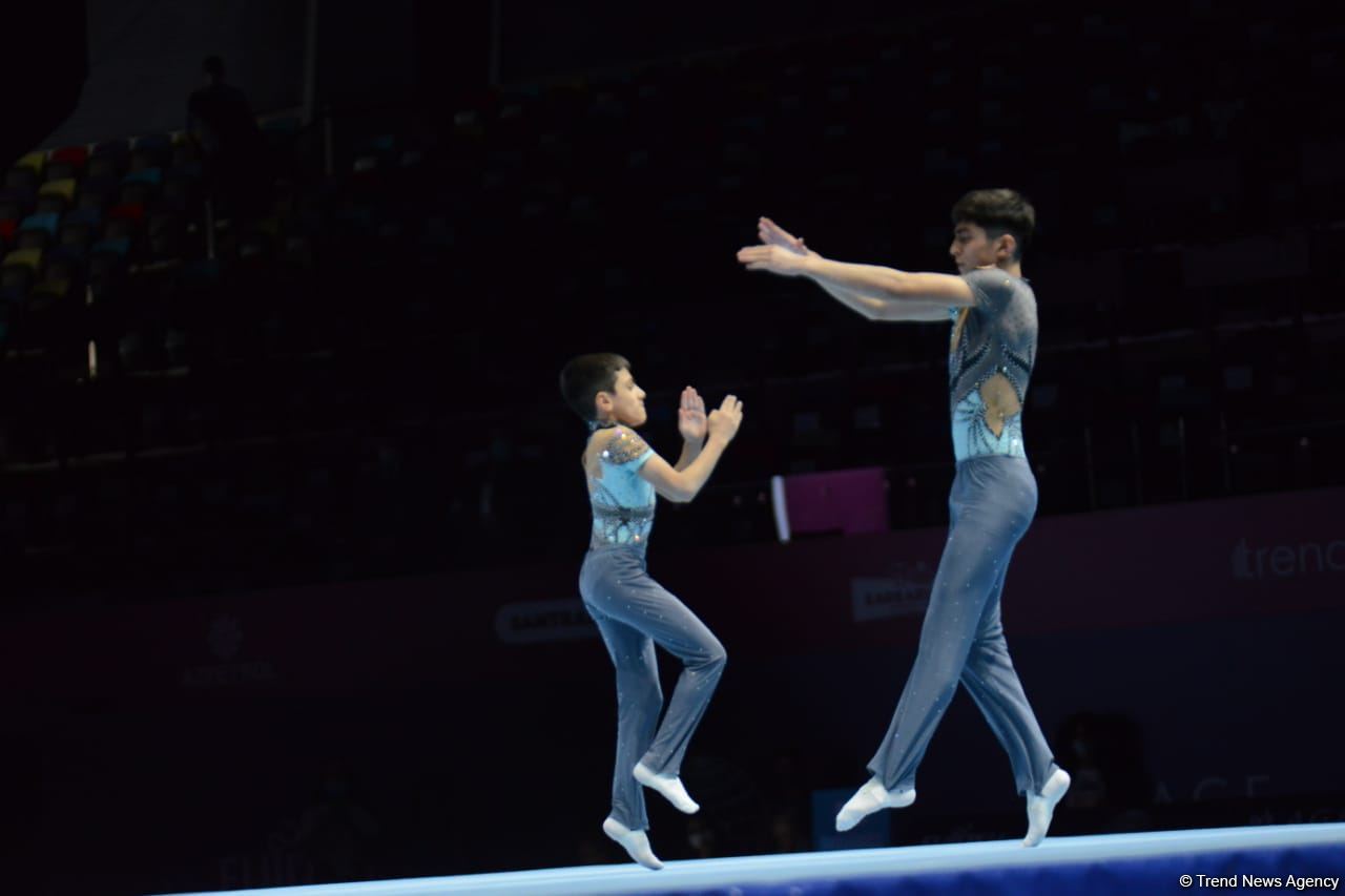 В Баку стартовал первый день Всемирных соревнований среди возрастных групп по акробатической гимнастике (ФОТО)