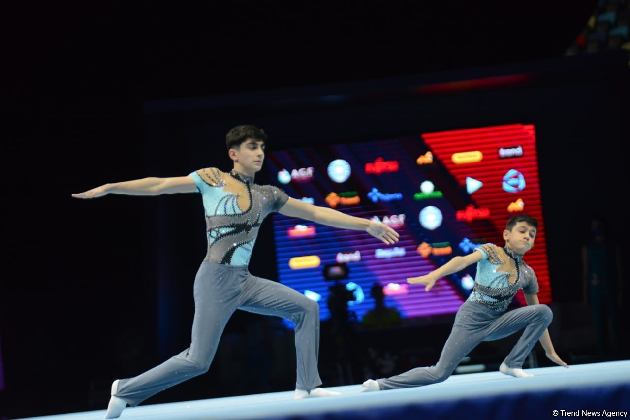 В Баку стартовал первый день Всемирных соревнований среди возрастных групп по акробатической гимнастике (ФОТО)