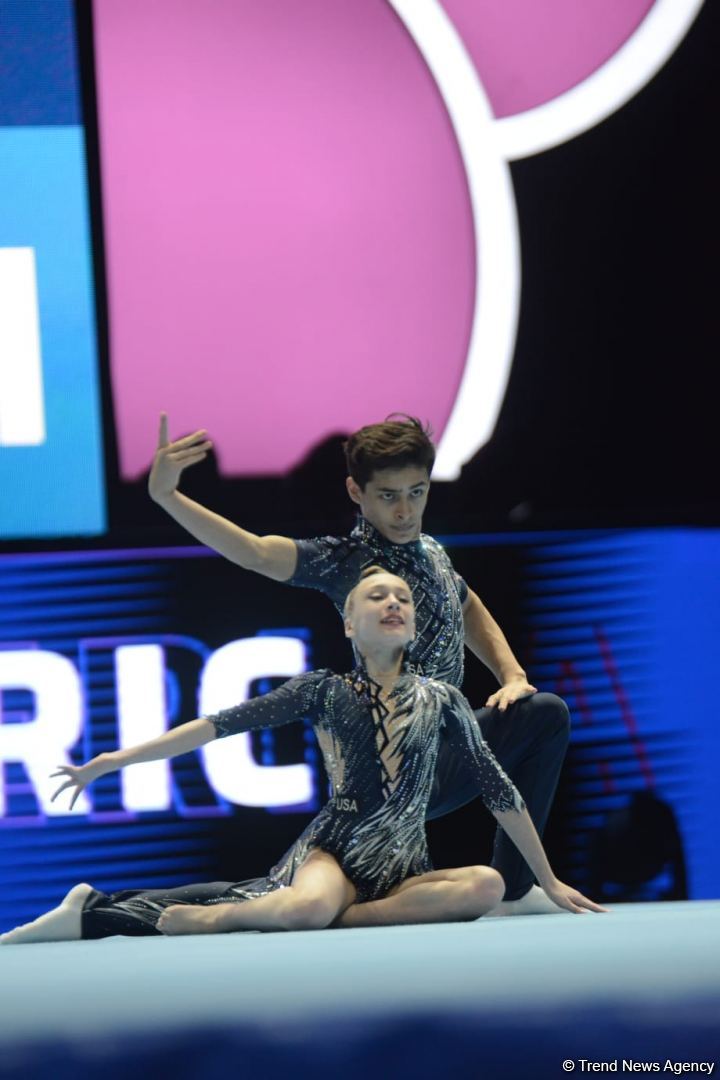 В Баку стартовал первый день Всемирных соревнований среди возрастных групп по акробатической гимнастике (ФОТО)