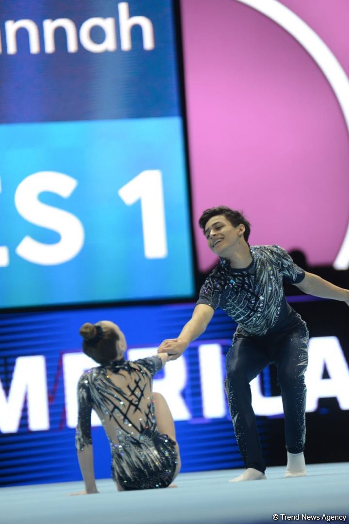 В Баку стартовал первый день Всемирных соревнований среди возрастных групп по акробатической гимнастике (ФОТО)