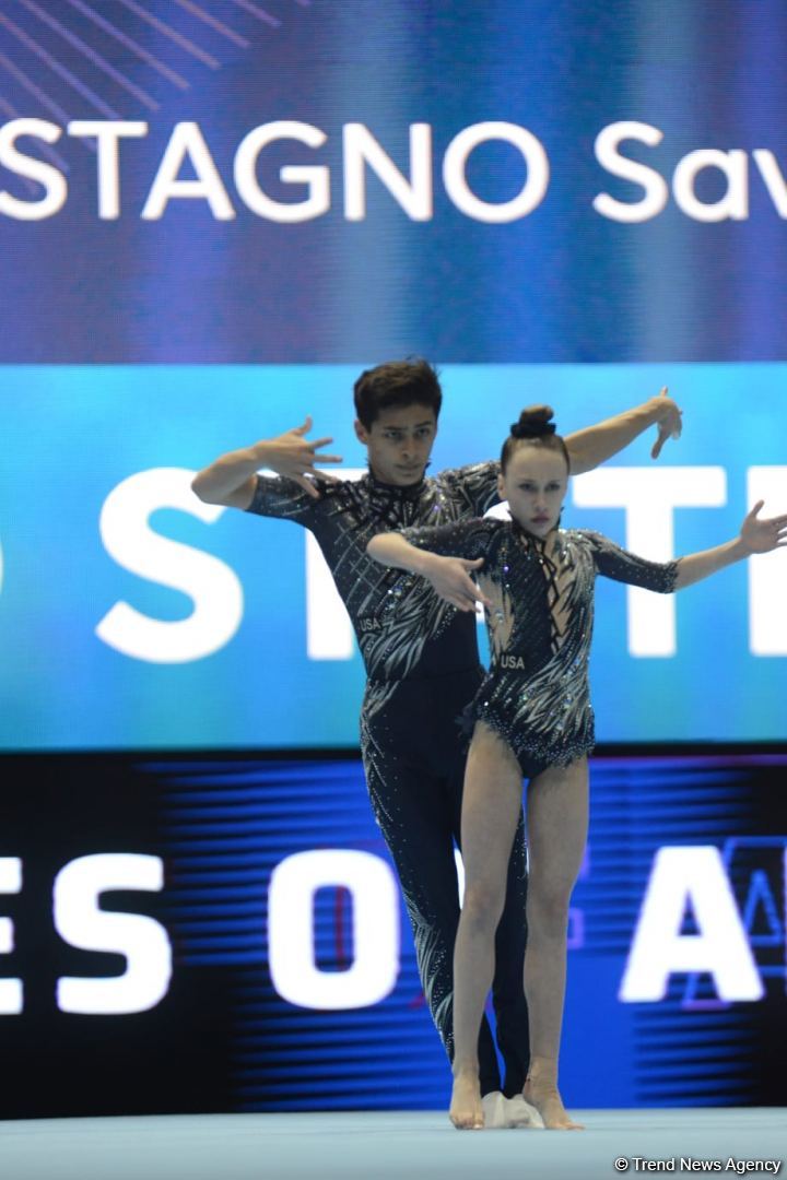 В Баку стартовал первый день Всемирных соревнований среди возрастных групп по акробатической гимнастике (ФОТО)