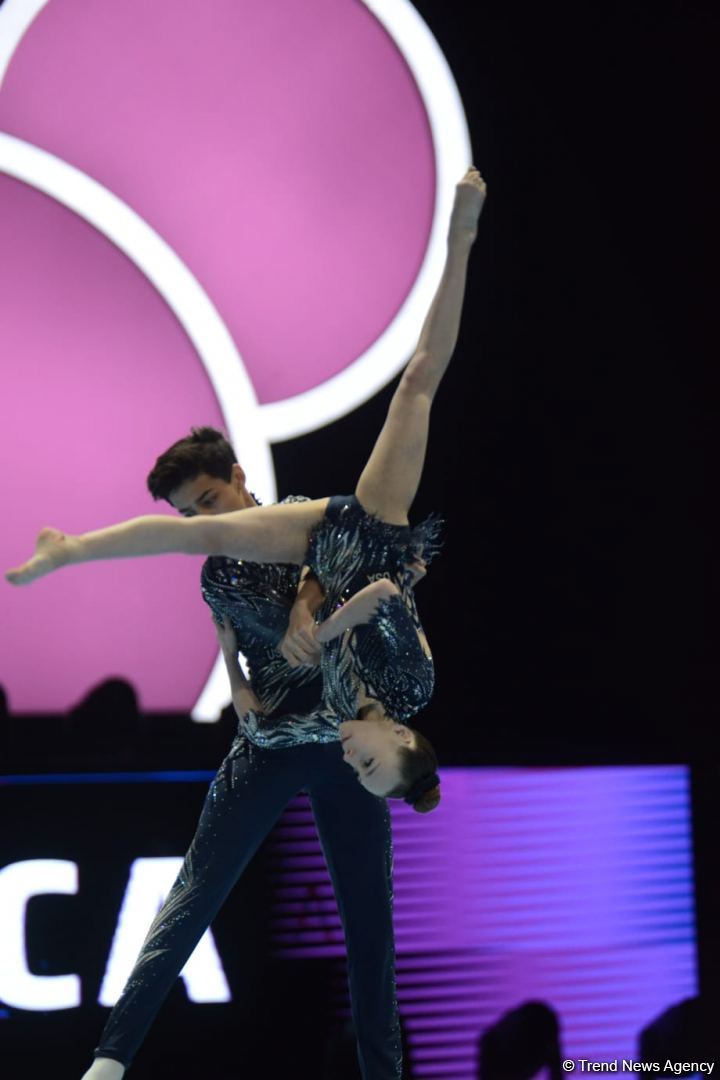 В Баку стартовал первый день Всемирных соревнований среди возрастных групп по акробатической гимнастике (ФОТО)