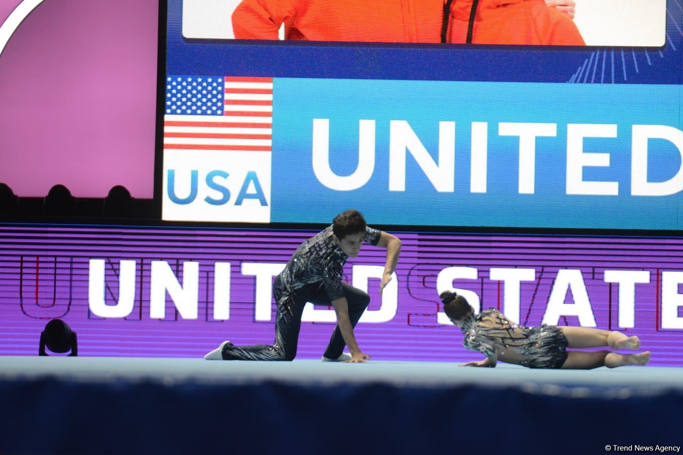 В Баку стартовал первый день Всемирных соревнований среди возрастных групп по акробатической гимнастике (ФОТО)